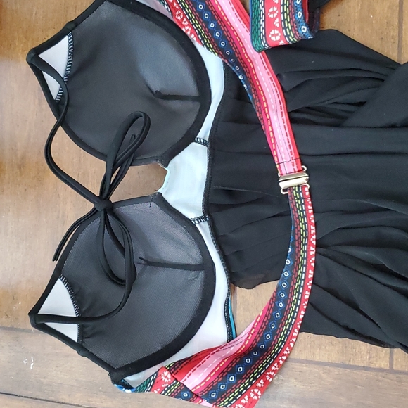 Two women's swimsuits - Picture 3 of 9